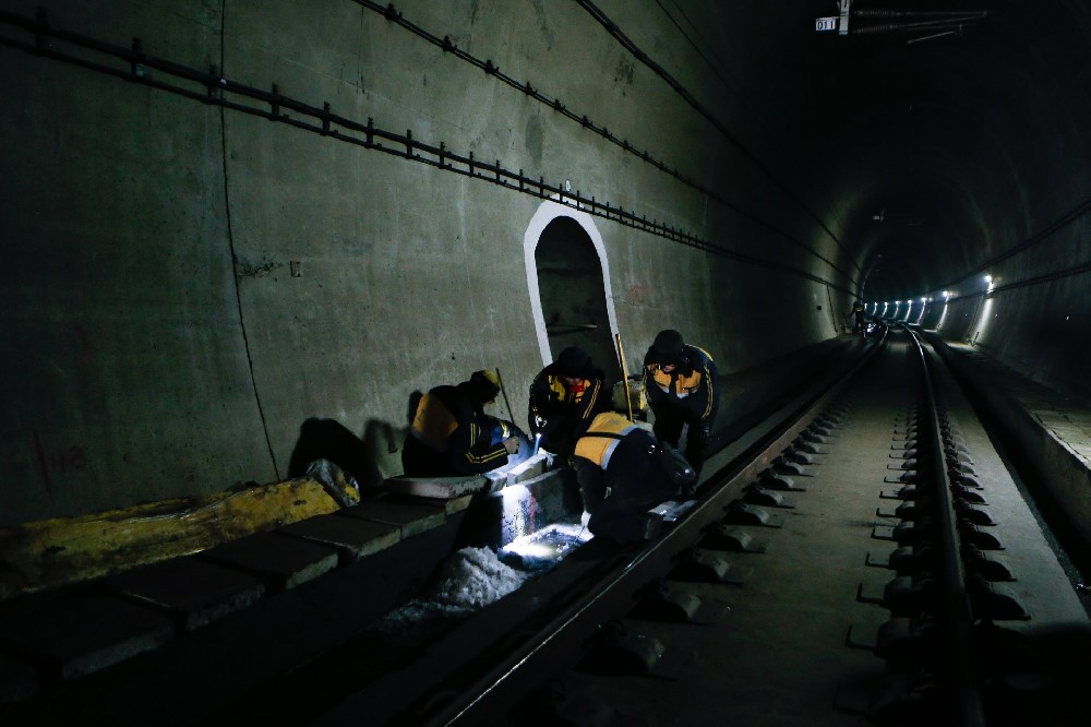 安仁铁路运营隧道病害现状